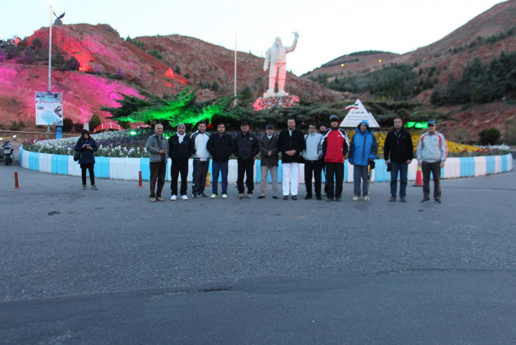 مراسم کوهپیمایی عینالی و قرائت زیارت عاشورا به مناسبت گرامیداشت روز ارتش جمهوری اسلامی ایران