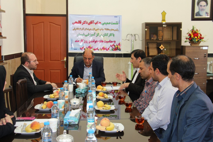 نشست صمیمی دکتر قالیچی با همکاران مرکز آموزشی شبستر