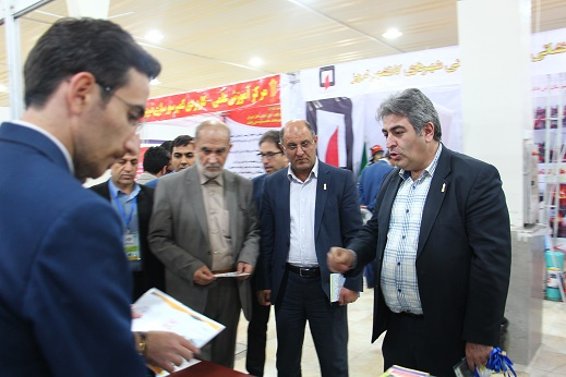 بازدید دکتر کی نژاد، عضو شورای عالی انقلاب فرهنگی از غرفه دانشگاه جامع علمی کاربردی استان آذربایجان شرقی