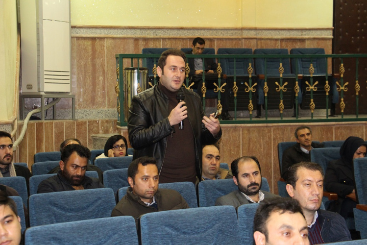 نشست صمیمی دکتر قالیچی، رئیس دانشگاه جامع علمی کاربردی استان آذربایجان شرقی؛ با دانشجویان مرکز آموزشی شهرداری تبریز