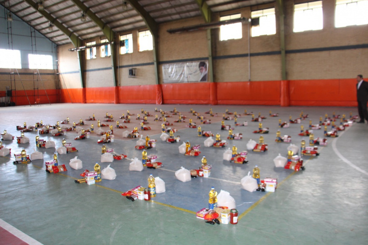 گزارش تصویری تهیه بسته های معیشتی برای اقشار کم درآمد