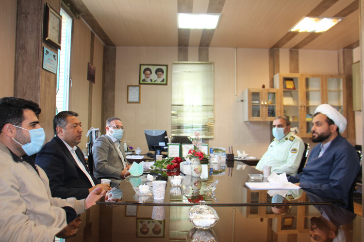 نمایندگانی از دانشگاه جامع علمی کاربردی استان آذربایجان شرقی با پرسنل کلانتری ۲۲ دیدار کردند