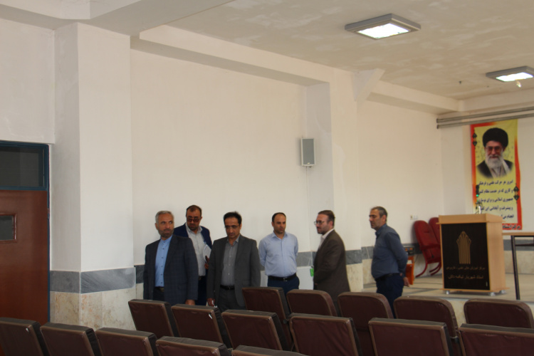 سرپرست دانشگاه جامع علمی کاربردی استان آذربایجان شرقی از مرکز آموزشی استاد شهریار تیکمه داش بازدید کرد
