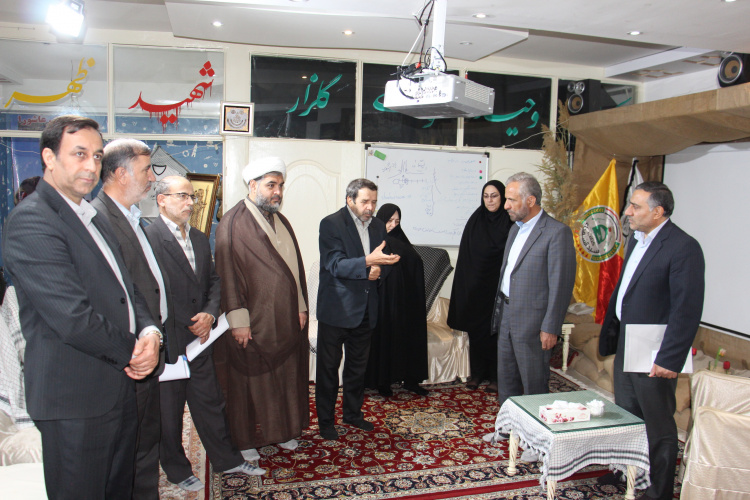 رئیس دانشگاه جامع علمی کاربردی استان آذربایجان شرقی با خانواده شهید نومی گلزار دیدار کرد