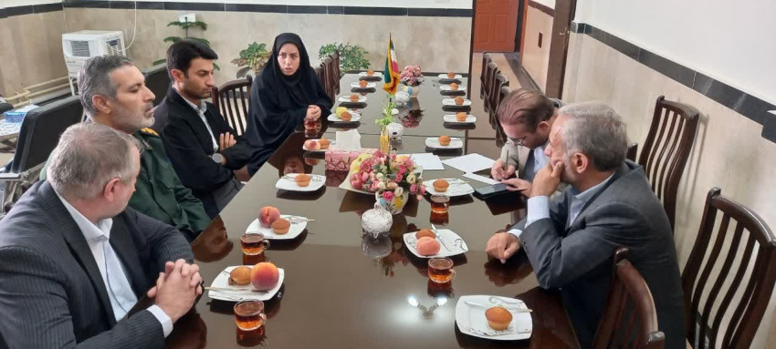 نشست رئیس دانشگاه جامع علمی کاربردی استان آذربایجان شرقی با رئیس اتاق اصناف شهرستان شبستر برگزار شد