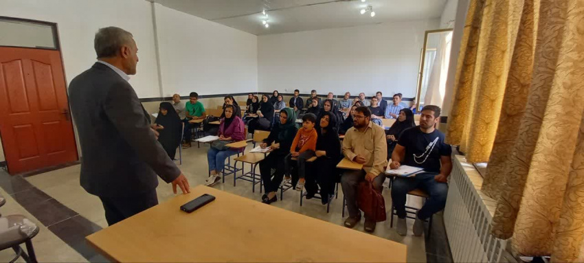 نشست رئیس دانشگاه جامع علمی کاربردی استان آذربایجان شرقی با دانشجویان مرکز آموزش علمی کاربردی شبستر برگزار شد