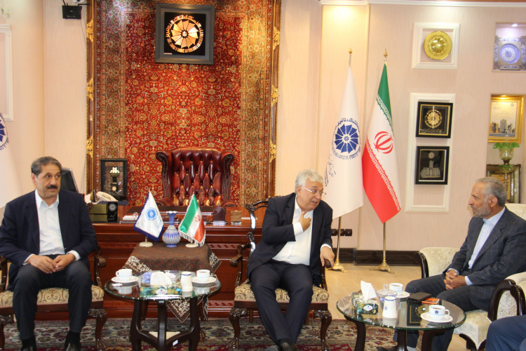 گزارش تصویری نشست مشترک رئیس دانشگاه جامع علمی کاربردی استان آذربایجان شرقی با رئیس اتاق بازرگانی استان آذربایجان شرقی