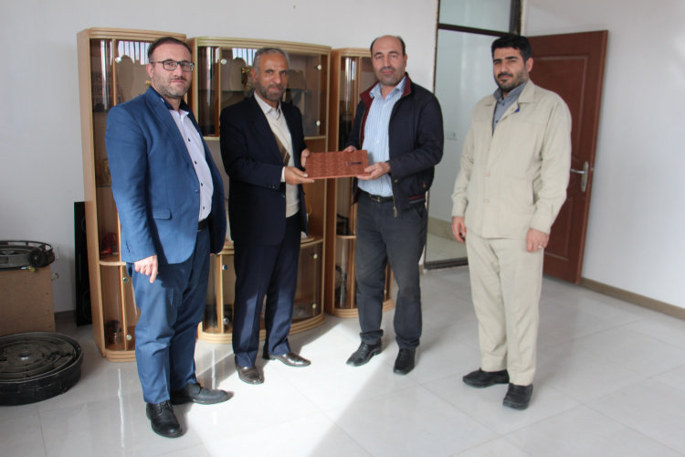 رئیس دانشگاه جامع علمی کاربردی استان آذربایجان شرقی از محیط کارگاهی و کارآفرینی دانش آموختگان دانشگاه جامع علمی کاربردی استان آذربایجان شرقی بازدید کرد