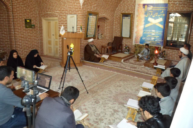 برگزاری مراسم دوشنبه های قرآنی در مرکز آموزش علمی کاربردی شبستر