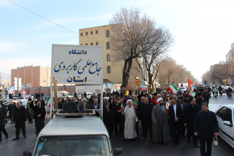 حضور پرشور خانواده بزرگ دانشگاه جامع علمی کاربردی استان آذربایجان شرقی در راهپیمایی ۲۲ بهمن