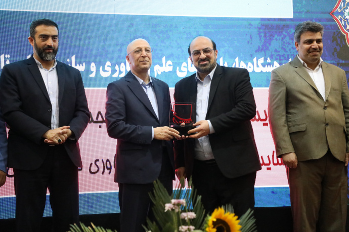 در آستانه روز ارتباطات و روابط عمومی تقدیر وزیر علوم، تحقیقات و فناوری از روابط عمومی دانشگاه جامع علمی کاربردی