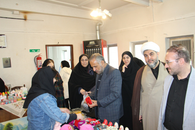 بازدید رئیس دانشگاه جامع علمی کاربردی استان آذربایجان شرقی از  نمایشگاه اشتغال و توسعه کارآفرینی  مرکز آموزش علمی کاربردی بهزیستی نسل فردا