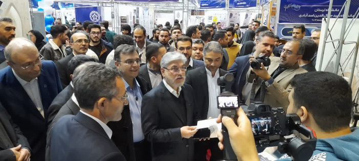 بازدید وزیر علوم، تحقیقات و فناوری از غرفه دانشگاه جامع علمی کاربردی در نمایشگاه حرکت