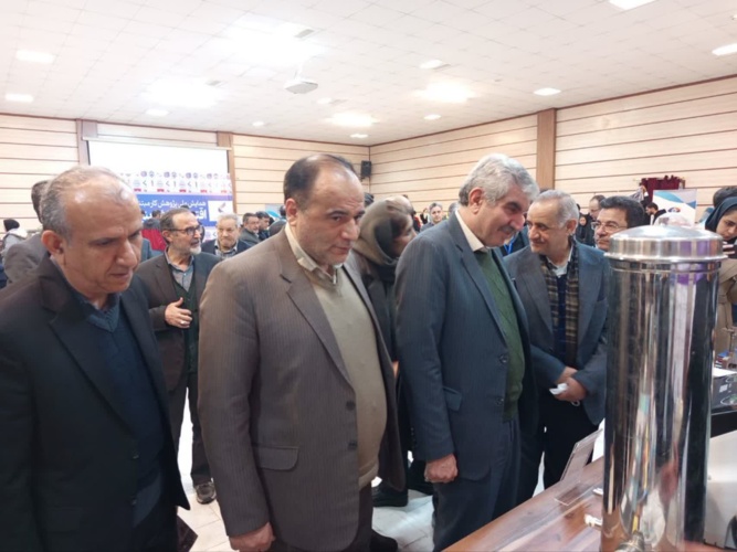 بازدید رئیس دانشگاه جامع علمی کاربردی کشور از غرفه مرکز آموزش علمی کاربردی خانه کارگر تبریز