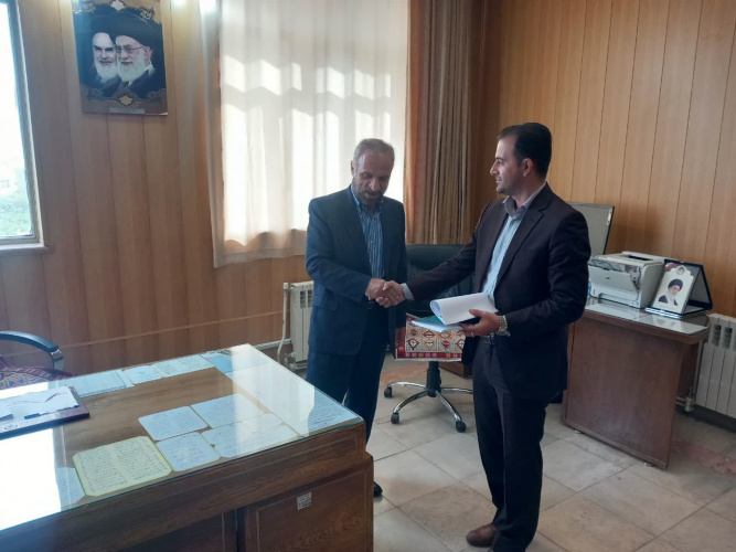 شهردار تیکمه داش با رئیس دانشگاه جامع علمی کاربردی استان آذربایجان شرقی دیدار و گفتگو کرد