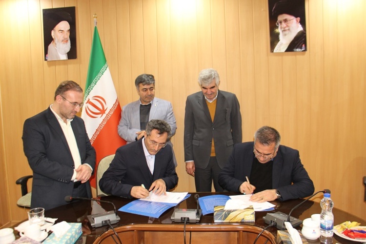 با حضور دکتر علی اکبری رئیس دانشگاه جامع علمی کاربردی کشورانجام شد: انعقاد تفاهم نامه همکاری دانشگاه جامع علمی کاربردی استان با  سازمان دولتی و خصوصی